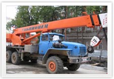 Автокран на базе Урала грузоподъёмностью 25 тонн.