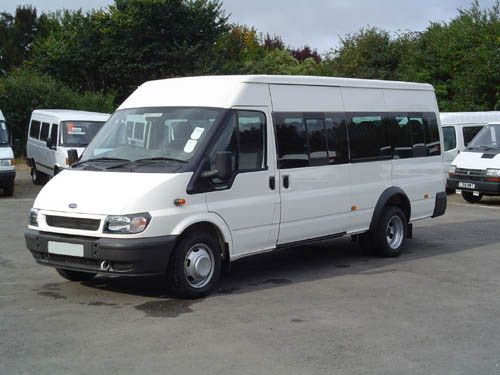 Мкроавтобус Ford Transit на 19 посадочных мест.
