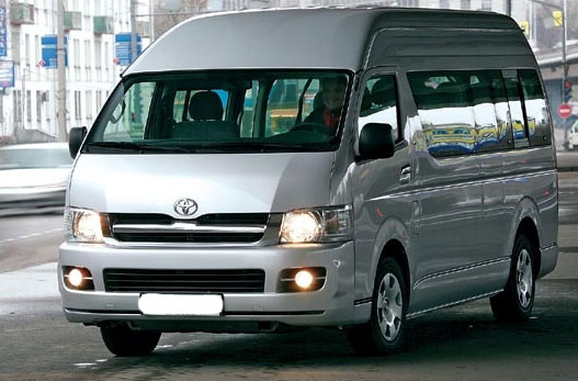 Микроавтобус Toyota Hiace (Тойота Хайс) на 16 мест.